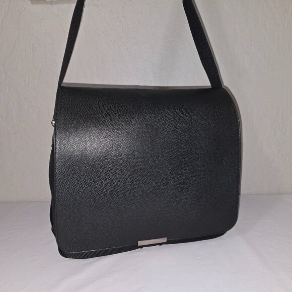 LOUIS VUITTON Victor Black Taiga Flap Messenger Crossbody Bag Made In Italy - Picture 1 of 16